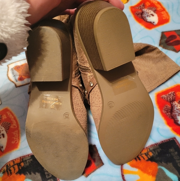 Stylish Venus Tan Tall Boots with Chain and lace Detail - Picture 4 of 6